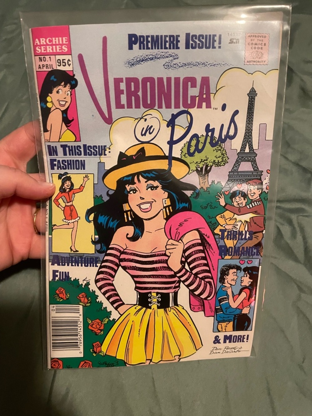 Premiere Issue! Veronica in Paris